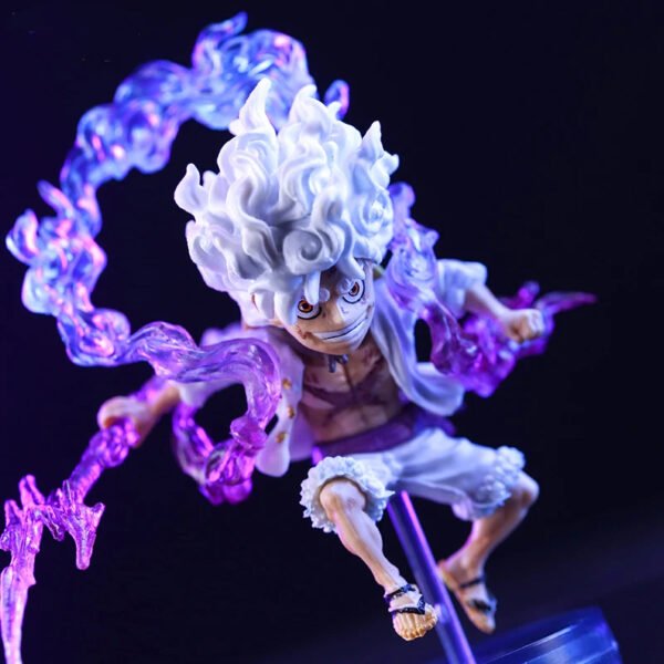 Luffy Gear 5 – Detail von Kopf und weissem Haar
